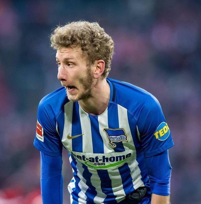 柏林赫塔主场失利，球迷情绪低落的简单介绍